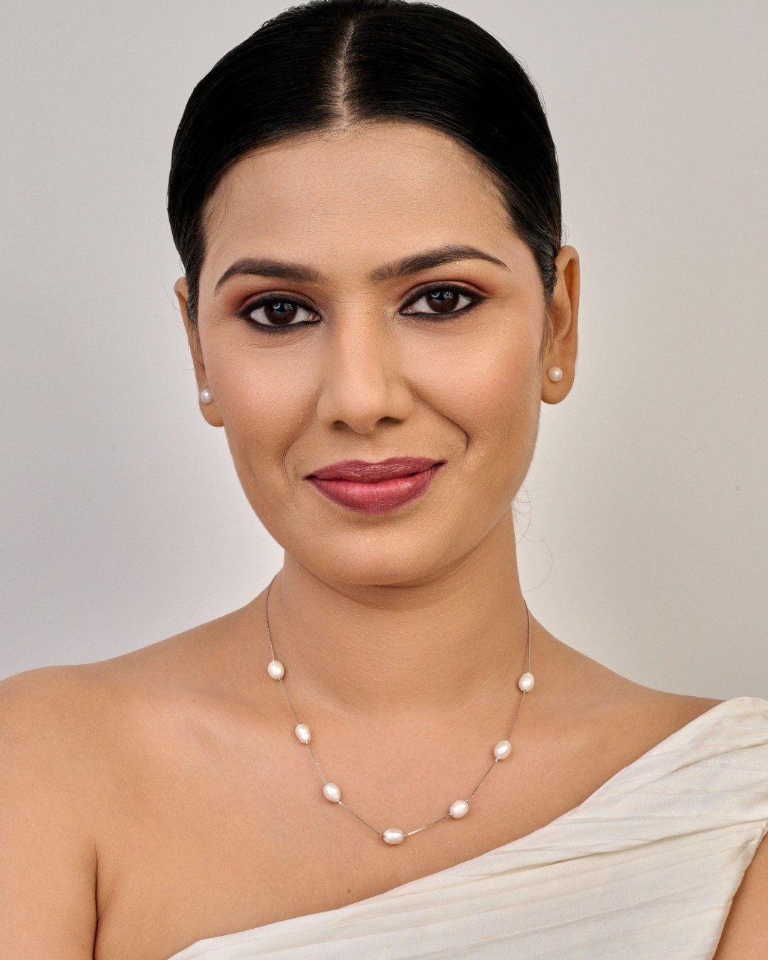 Oval Pearl Station Necklace – 925 Sterling Silver — view 3