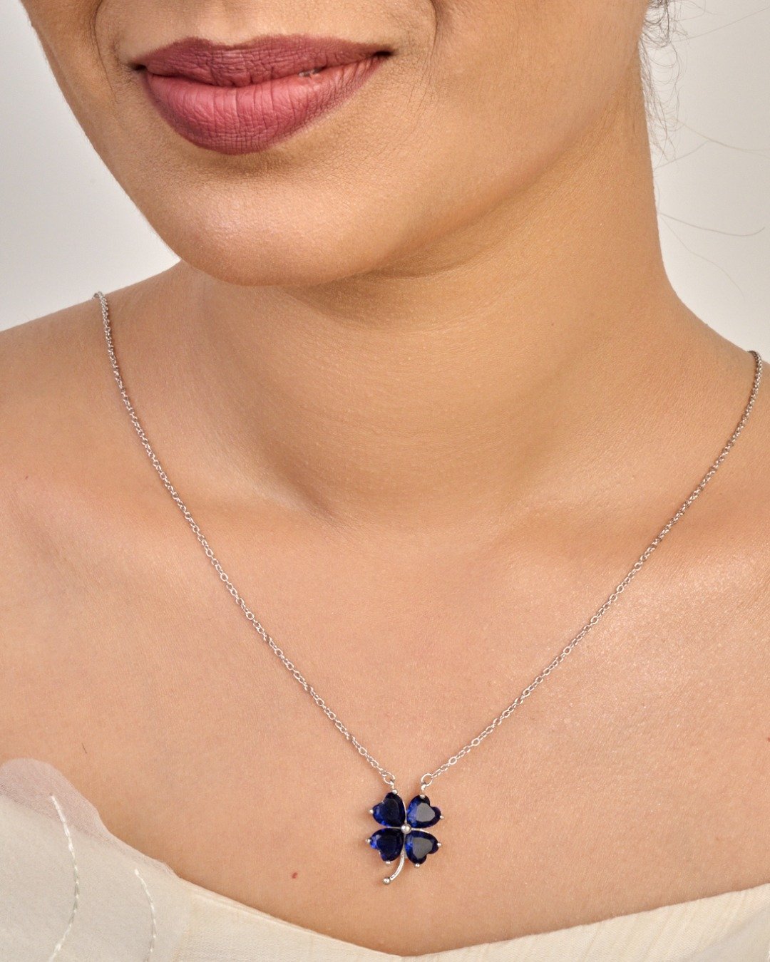 Royal Clover Blue Blossom Necklace – 925 Sterling Silver — view 3