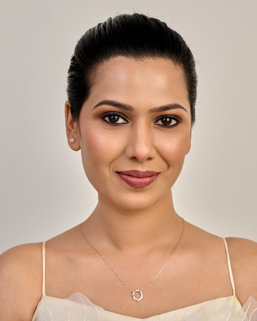 Sparkling Circle Halo Pendant Necklace – 925 Sterling Silver — view 3