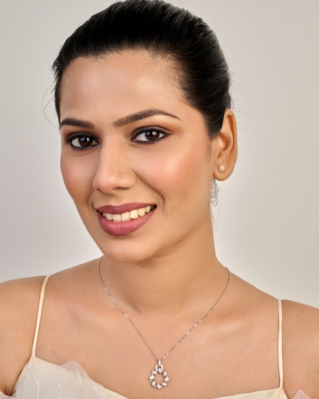 Twisted Halo Sparkle Pendant Necklace Set – 925 Sterling Silver — view 2