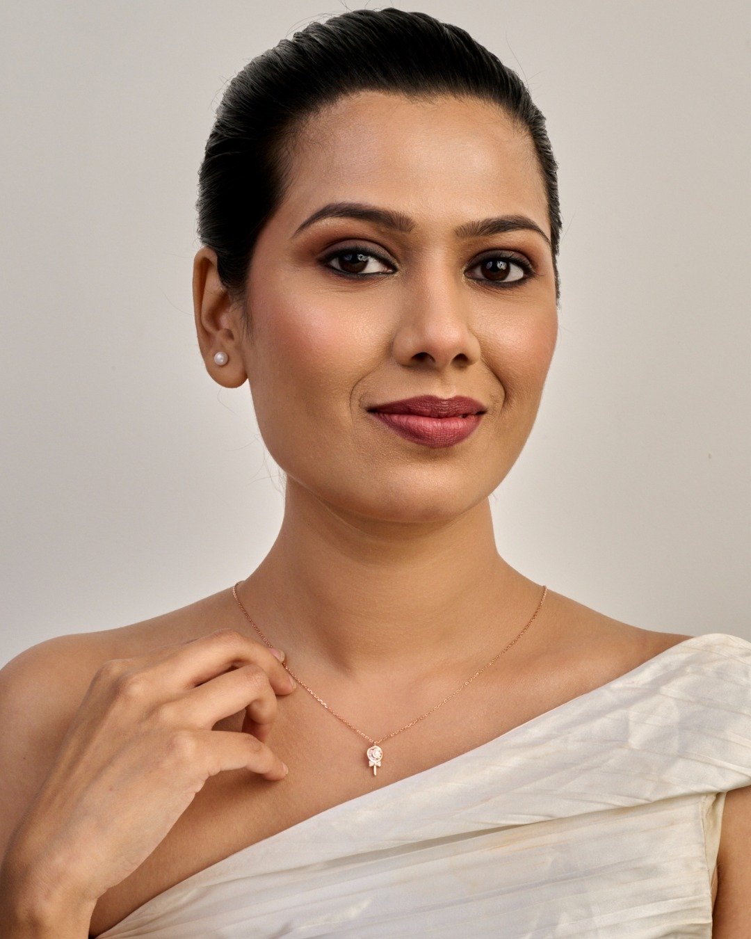 Minimal Feminine Symbol Pendant Necklace – 925 Sterling Silver — view 3