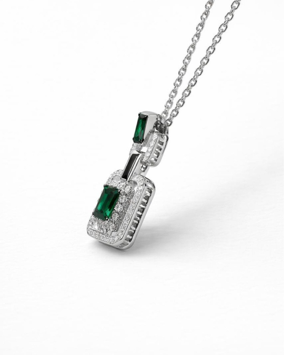 Emerald Link Halo Pendant Necklace – 925 Sterling Silver — view 4