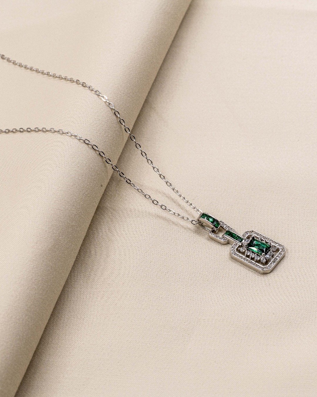 Emerald Link Halo Pendant Necklace – 925 Sterling Silver