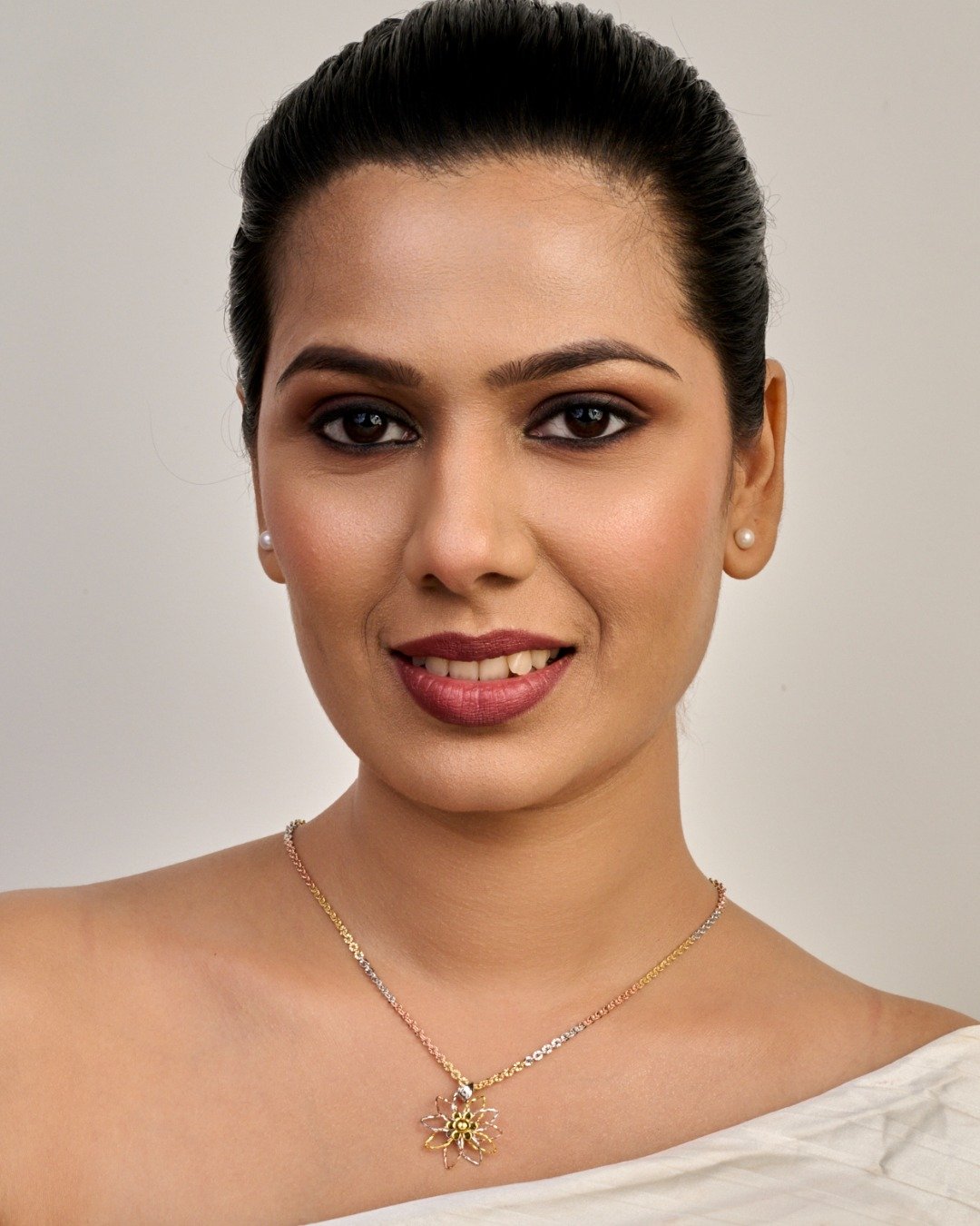 Premium Tri-Tone Floral Statement Pendant – 925 Sterling Silver — view 4