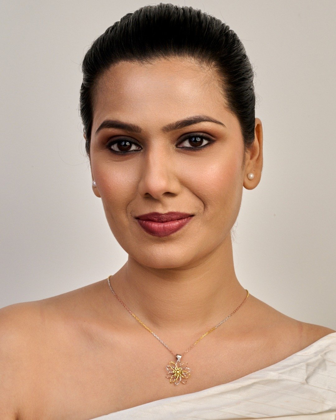 Elegant Tri-Tone Floral Pendant Necklace – 925 Sterling Silver — view 3