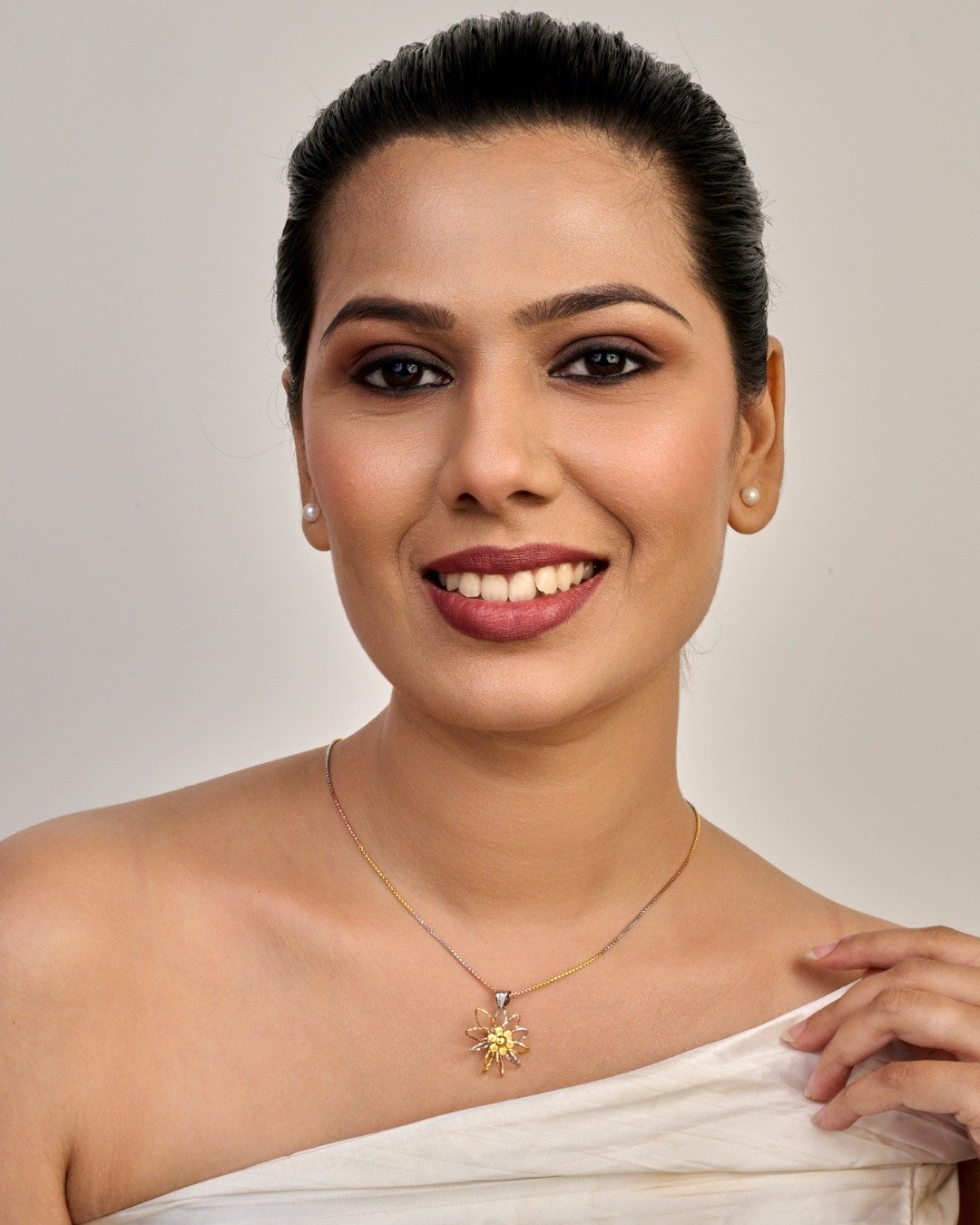 Classic Tri-Tone Floral Pendant Necklace – 925 Sterling Silver — view 4